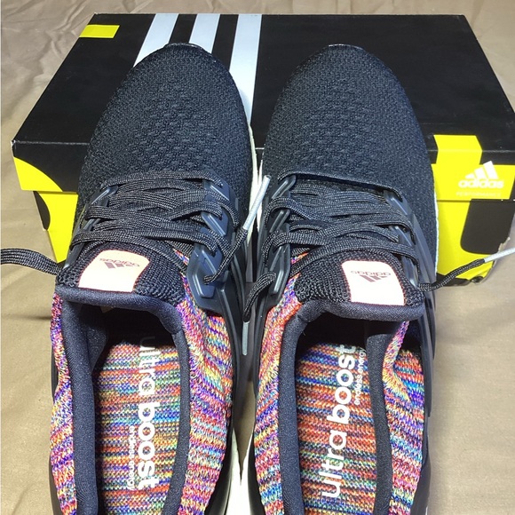 Mi Adidas UltraBoost \'Rainbow\' BY1756 Men\'s Size 10.5